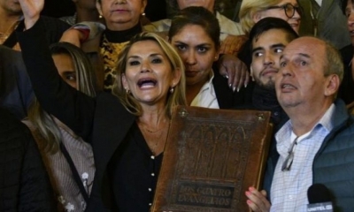 La presidenta del gobierno de facto de Bolivia, Jeanine Áñez,