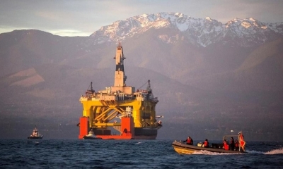 Plataforma de prospección de petróleo y gas en la costa de Alaska (AP)