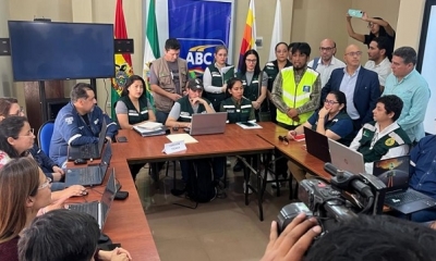 Las mesas se habían instalado el jueves por la mañana, pero no hubo avance