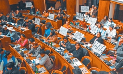 El ambiente que se vivió durante la interpelación a los ministros, el miércoles, por el caso Quiborax. Foto: EL DEBER