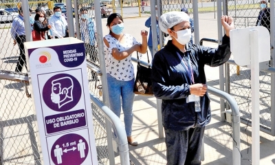 Ingreso de personas al campo ferial de Alalay