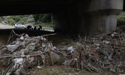 Una gran cantidad de plástico y basura acumulados en el río Rocha. Foto: José Rocha