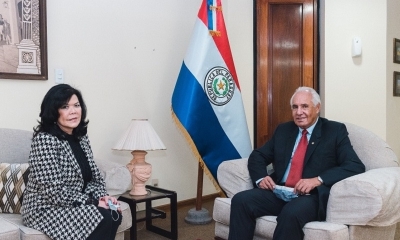 Presidente de la Cámara Binacional, Jorge Sánchez Peña Sattori, y la embajadora del país vecino en Bolivia, Terumi Matsuo de Claverol.