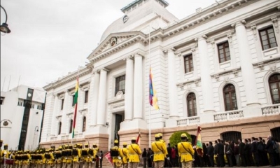Guarnición militar frente al edificio del Tribunal Supremo de Justicia, en Sucre.