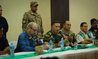 López, en la reunión con autoridades departamentales y regionales de Yacuiba