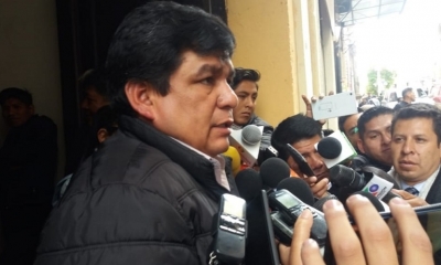 El senador del MAS, Omar Aguilar, durante una conferencia de prensa.