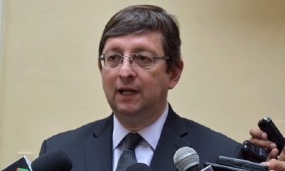 El senador Óscar Ortiz, durante una conferencia de prensa.