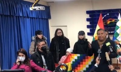 El canciller Rogelio Mayta fue el encargado de darles la bienvenida oficial en representación del Gobierno