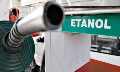 Morales despachó el primer camión con Súper Etanol desde la Refinería de Palmasola.