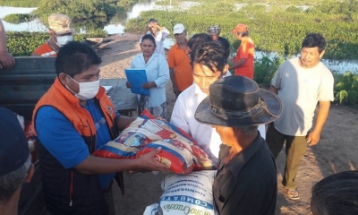 Entrega de alimentos a las familias damnificadas. Foto: Ministerio de Defensa