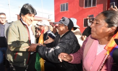 Evo Morales con los damnificados/Foto. ABI