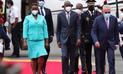 El Presidente de Haití, Jovenel Moise (c), y la primera dama, Martine Marie Etienne Joseph (i). FOTO archivo | EFE
