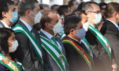 Acto de iza de la bandera en Santa Cruz. | Ministerio de Gobierno