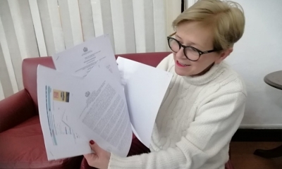 Diputada Rose Marie Sandóval muestra la documentación que tiene sobre el exCambio Foto/Erbol