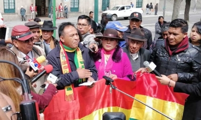 Activistas cívicos se presentaron este miércoles en plaza Murillo