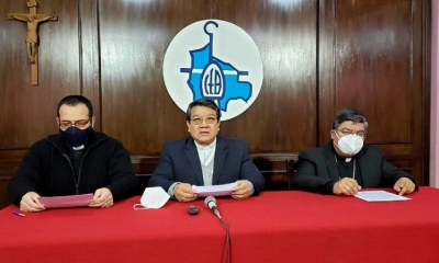 El Monseñor Aurelio Pesoa leyó el comunicado, Foto: CEB.