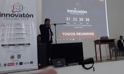 Ing. Robert Farfán, vicedecano de la Facultad de Ciencias Integradas del Gran Chaco realizando la presentación del Innovaton 2019