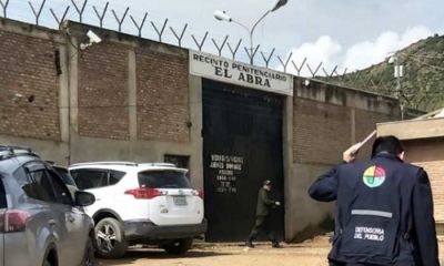 El funcionario policial señaló que la granada llevaba una inscripción en color blanco con la sigla del PCC (Primer Comando de la Capital)