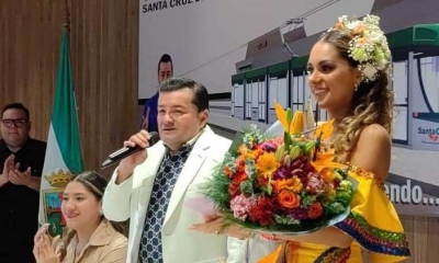 Alcalde Fernández presenta a Valeria Higazy como reina de Santa Cruz