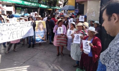 Familiares y amigos exigían justicia por el asesinato de la enfermera Verónica Arnez Salazar. Foto: Opinión