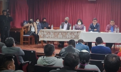 Autoridades del Ministerio de Educación y dirigentes de la Confederación de Maestros de Bolivia