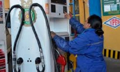 El ministro de Hidrocarburos aseguró que YPFB cuenta con más de 100 unidades de cisternas para el transporte de combustibles