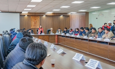 La alcaldesa junto a dirigentes del transporte público. 