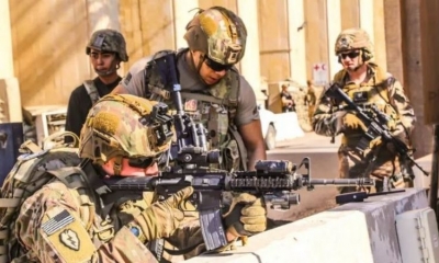 Soldados estadounidenses protegen la embajada de EE UU en Bagdad,Irak.