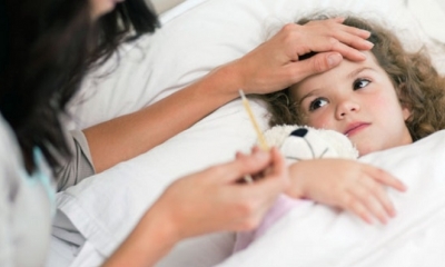 Una niña de 2 años y ocho meses de edad que llegó al Hospital La Paz con fiebre y otros síntomas