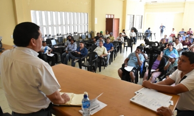 Alcalde Municipal, explicando el Proyecto