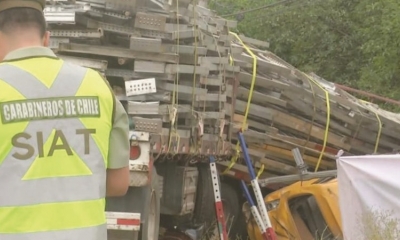En Chile, un camión chocó con coche donde iban bolivianos