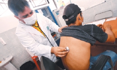Uno de los pacientes que llegaron con síntomas de influenza al centro Hamacas. Tenía fiebre, tos y malestar. Foto: El Deber