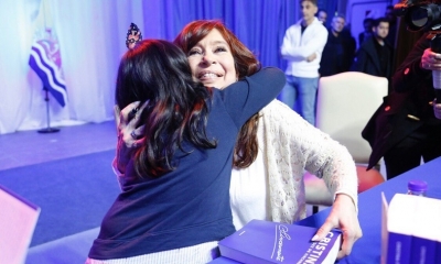 Cientos de usuarios de Twitter felicitaron a CFK para reconocerle su generosidad y compromiso para poner de pie a Argentina.