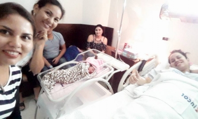 La flamante madre y Mia/Foto. RRSS (Ver imágenes)