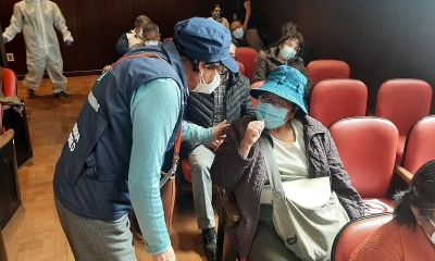 Asistencia de pacientes a puntos de vacunación es intermitente en Oruro.