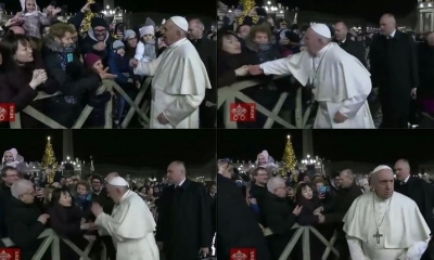 El momento en que una fiel forzó al Papa a darle la mano. | AFP