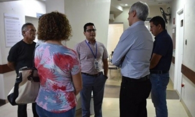 El vice visitaba a los heridos en una clínica cuando fue escupido