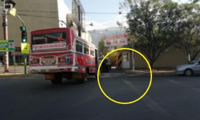 La av. Ramón Rivero y pasaje del Ejército sin guardias de vialidad/Foto. LT