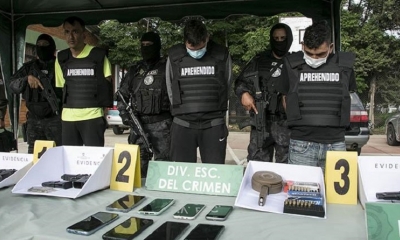 Presentación de aprehendidos y armas secuestradas.
