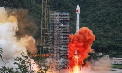Un cohete Long March 3B que transporta el satélite Beidou-3GEO3 despega del Centro de Lanzamiento de Satélites Xichang en Xichang. | AFP