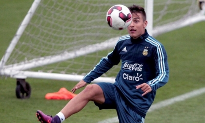 Paulo Dybala se divierte en una entrenamiento en Lima (Perú) con la selección argentina