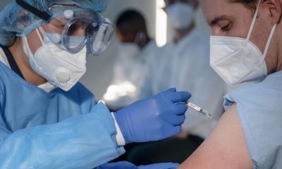 Las autoridades de salud recomiendan la vacunación para mitigar los efectos del Covid-19