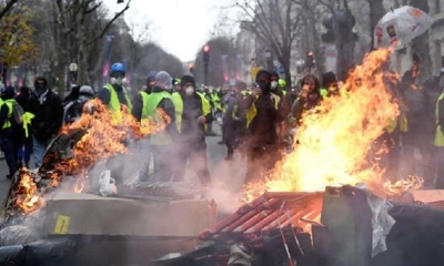 Protesta de Chalecos Amarillo que desembocó en quemas y destrozos a la propiedad pública.