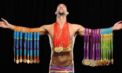 El nadador estadounidense Michael Phelps posó con sus 23 medallas de oro olímpicas en el 2016. | RRSS