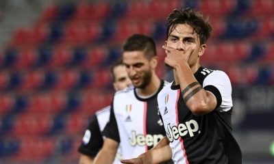 Paulo Dybala, de Juventus, festeja su gol, el primero de su equipo ante el Lecce. | es-us.noticias.yahoo.com