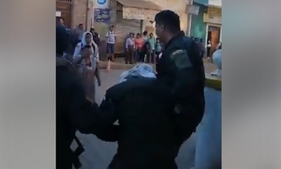 Así quedaron los oficiales heridos/Foto. Captura de pantalla