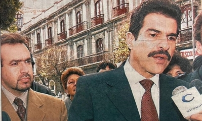 Jorge Richter detás de Reyes Villa año 2002