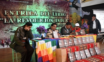 El acto de entrega incluyó la presentación de la adaptación teatral del grupo Albor de la obra “Las venas abiertas de América Latina”