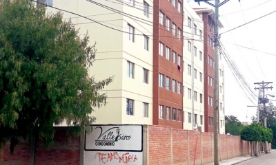 Un joven de 25 años fue lanzado del cuarto piso de un edificio y murió al estrellarse contra el asfalto