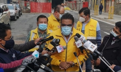 El alcalde de La Paz, Luis Revilla, en contacto con la prensa este lunes. / Foto: Gamlp